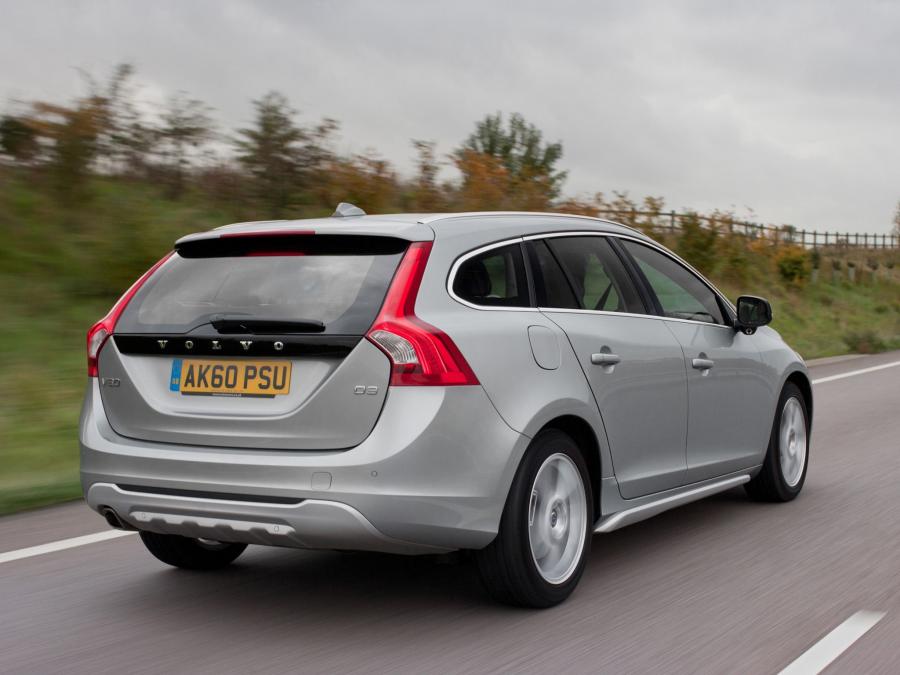  Volvo V60 D3 2010 года  (UK) (фото 18 из 21)